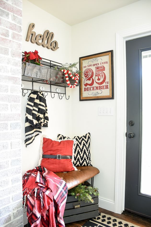 A beautiful and classic modern farmhouse decorated Christmas home tour. #christm...