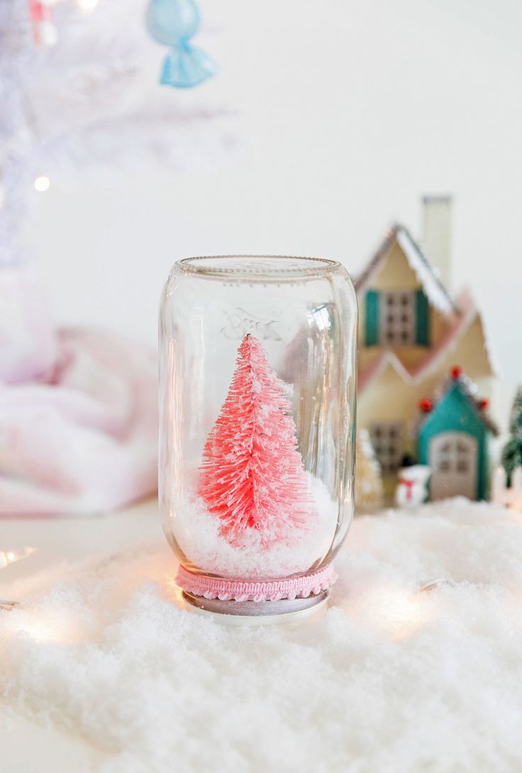 Put a modern spin on the classic Christmas snowglobe with this gorgeous DIY maso...